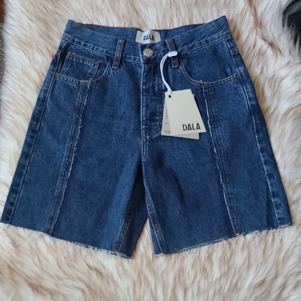 NWT Dala Denim Partner Shorts Size 24